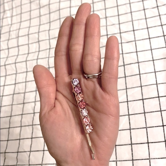 Brand new Lot of 3- pretty hair pins and clips! - Picture 4 of 4